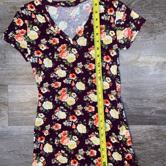 Wet Seal V-Neck T-Shirt Brown With Floral Design Size Medium .      (J) - Picture 6 of 9